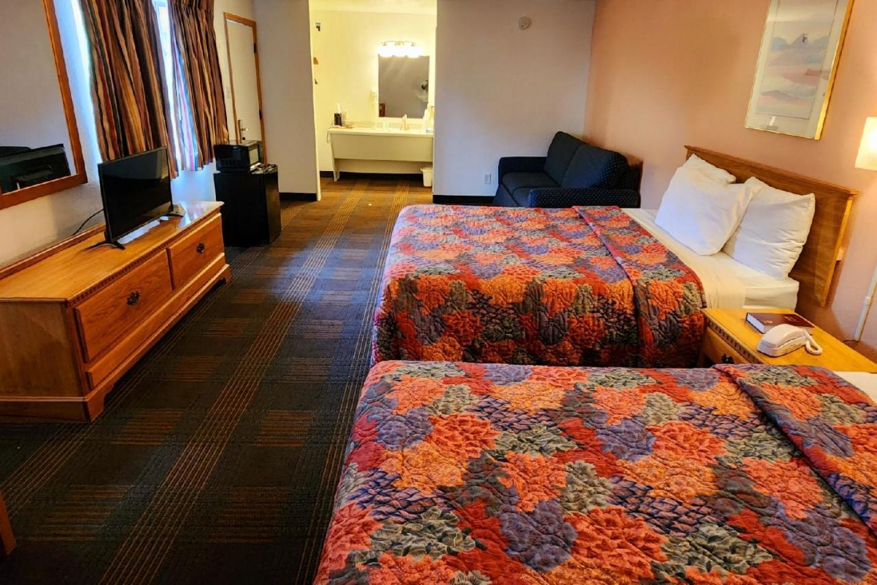 Silver Saddle Motel Маниту-Спрингс Экстерьер фото