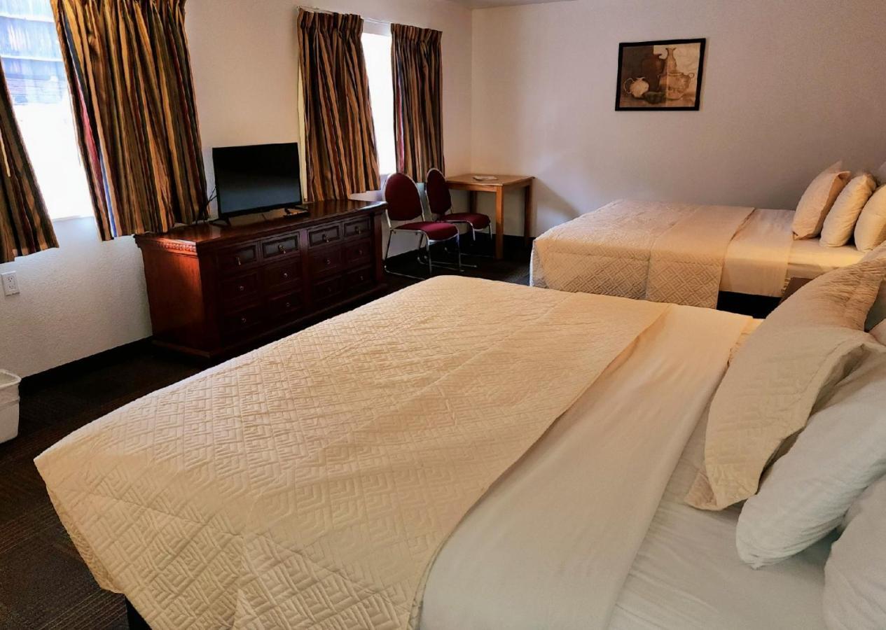 Silver Saddle Motel Маниту-Спрингс Экстерьер фото