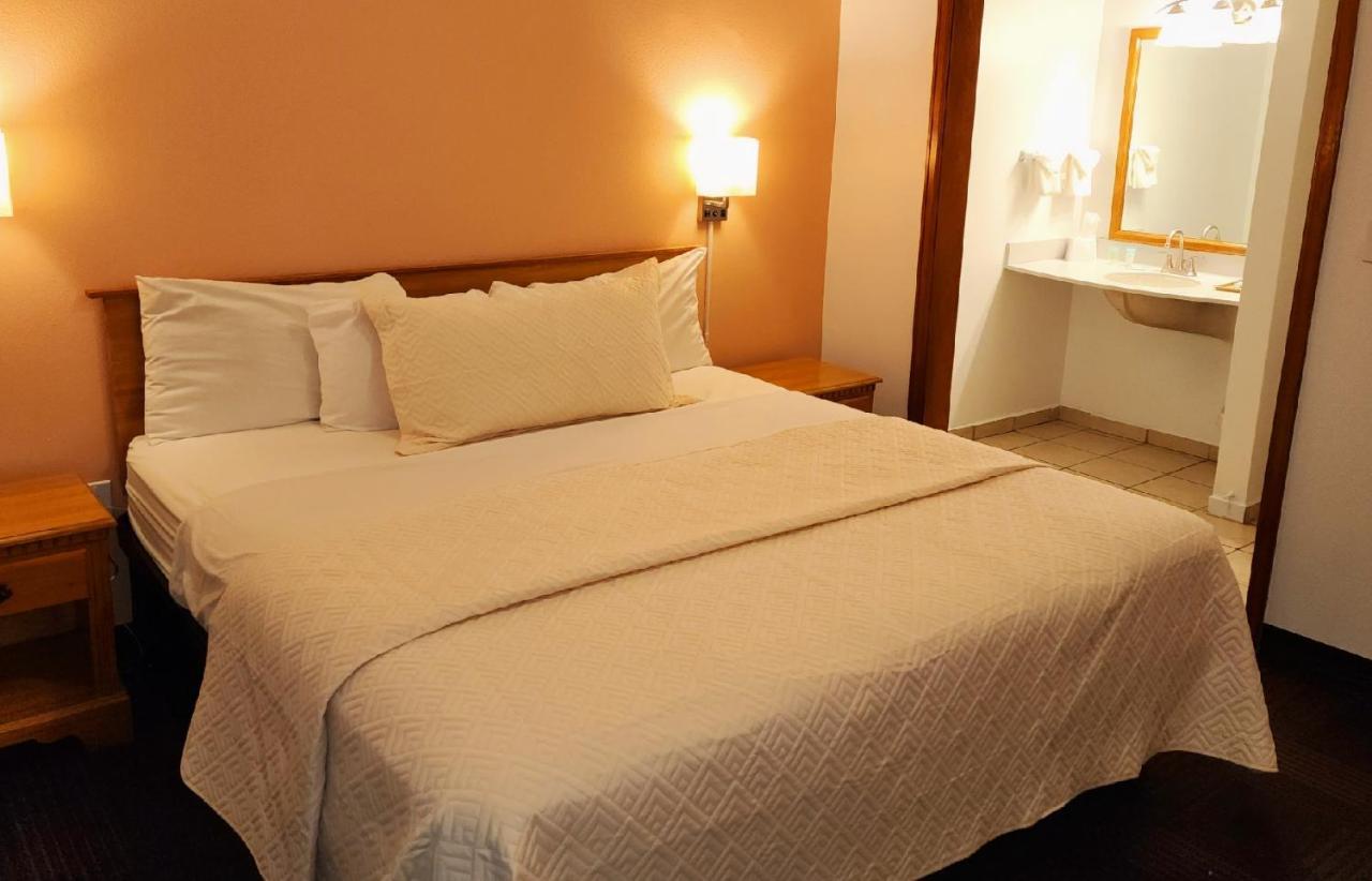 Silver Saddle Motel Маниту-Спрингс Экстерьер фото