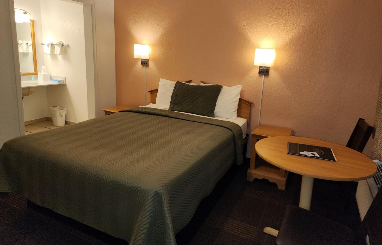 Silver Saddle Motel Маниту-Спрингс Экстерьер фото