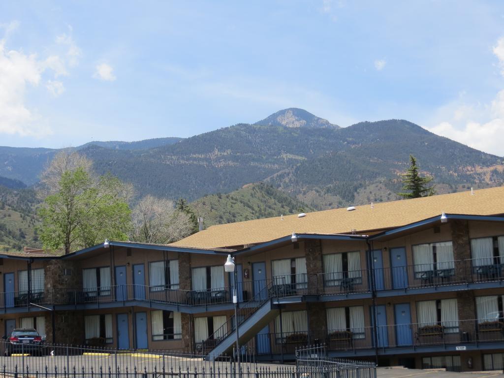 Silver Saddle Motel Маниту-Спрингс Экстерьер фото