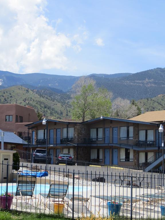 Silver Saddle Motel Маниту-Спрингс Экстерьер фото