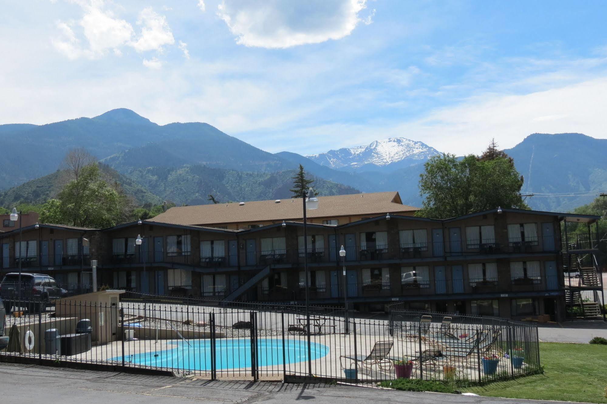 Silver Saddle Motel Маниту-Спрингс Экстерьер фото